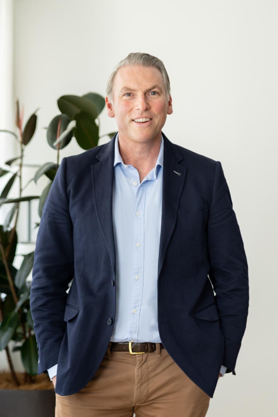 website_headshot_mark_donnelly